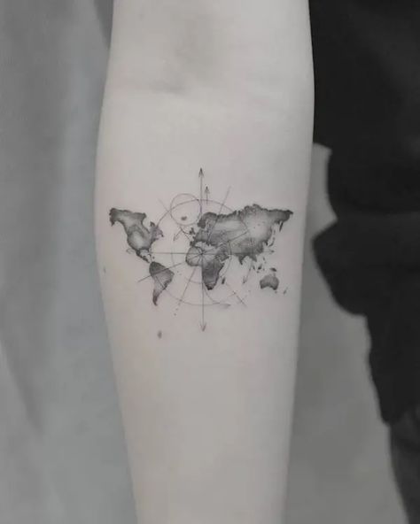 World Map Tattoo, Cool World Map, World Map Tattoos, Map Tattoo, Dragons Tattoo, Tatuagem Masculina Pequena, Map Tattoos, Thai Tattoo, Tattoos For Lovers