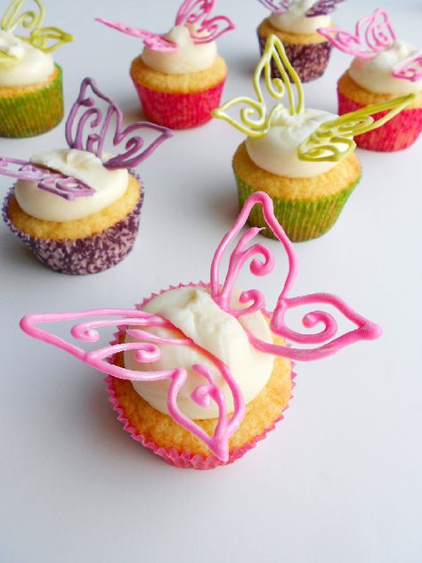 Confessions of a Confectionista: Pixie Dusted Fairy Cupcakes Cake Out Of Cupcakes, Butterfly Cupcake Cake, Chocolate Butterflies, Butterfly Cake Decorations, Fairy Cupcakes, Wilton Candy Melts, Cake Mini, Butterfly Cake, Cupcakes Decorados