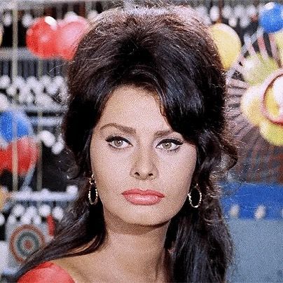 Sophia Loren Fans on Instagram: “Sophia in Boccaccio ‘70 ❤️ #SophiaLoren #Icon #Legend #Actress #Talent #Beauty #Grace #Elegance #Class #Timeless #Movie #Film #Picture…” Sofia Loren Aesthetic, Italian Makeup, 1960s Makeup, Sofia Loren, Old Hollywood Glam, Italian Beauty, Italian Actress, Old Hollywood Stars, Sophia Loren