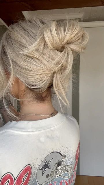 Messy Bun Hairstyles Long Hair, Updo With Hair Clip, Clip Hairstyles Long Hair, Bun Hacks, Short Hair Updo Easy, Clip Updo, Fast Easy Hairstyles, Bun Hack, Hairstyles Instagram