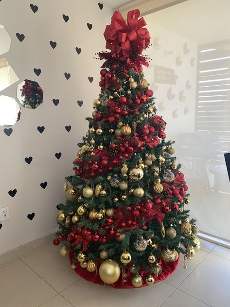 Necromancer Tattoo, Marble Tattoo, Christmas Tree Inspo, Red And Gold Christmas Tree, Christmas Tree Decorating Themes, Modern Christmas Tree, Elegant Christmas Trees, Dark Disney, Creative Christmas Trees