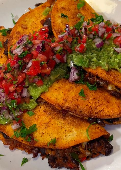 Vegan Crunchy Tacos, Black Bean Tacos Recipes, Baked Black Bean Tacos, Black Bean Tostada, Meatless Tacos, Crispy Black Bean Tacos, Crispy Black Bean, Meatless Taco, Vegan Fajitas