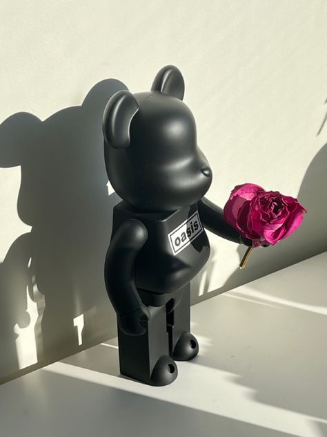 Oasis bear brick with dry roses on Valentine’s day Bear Brick Aesthetic, Kaws Bear, Iphone Wallpaper Ocean, Bear Brick, Hypebeast Iphone Wallpaper, Class Board, Chicago Poster, Wallpaper Ocean, Interiors Dream