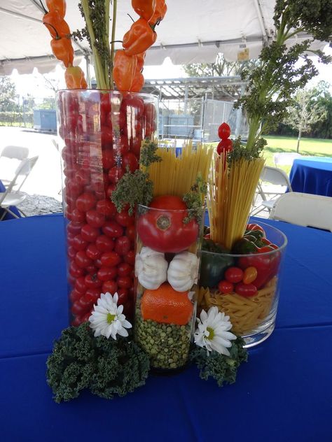 Italian Party Decorations, Italian Dinner Party Decorations, Italian Centerpieces, Colorful Picnic, Pasta Veggies, Italy Party, Italian Themed Parties, Italian Buffet, Decoration Buffet