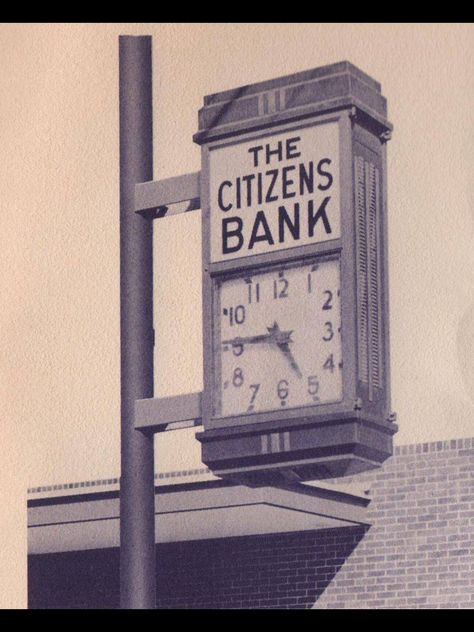 Here is a vintage photo of the Citizens Bank Chime Clock on the side of the building in the 1960s Batesville Arkansas, Bank Interior Design, Banks Ads, Vintage Bank, Vintage Clocks, Fort Smith, Ipoh, Minecraft Designs, Reality Check