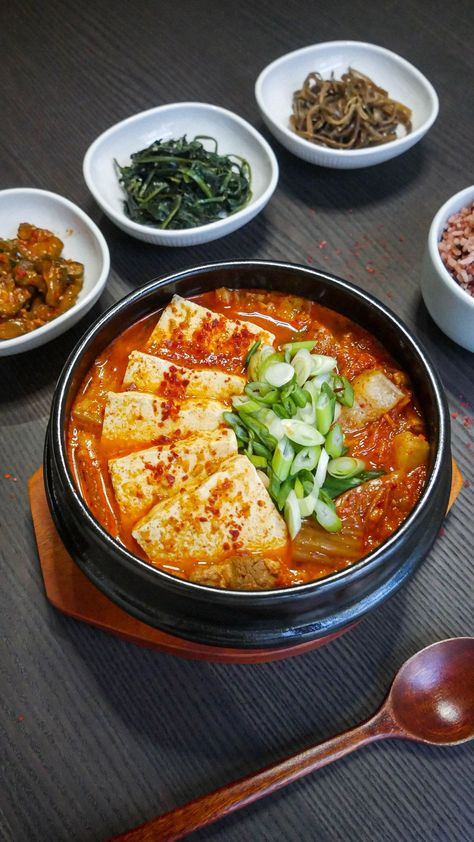 Kimchi Jjigae Aesthetic, Kimchi Stew Aesthetic, Korean Cuisine Aesthetic, Korean Dishes Aesthetic, All You Can Eat, Thailand Food Recipes, Korean Stews, Kimchi Aesthetic, Korean Dishes Recipes