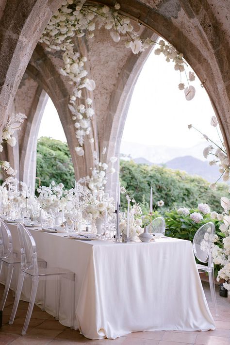 White Floral Tablescape, Floral Tablescape, Italy Weddings, Tablescape Wedding, Weddings In Italy, Climbing Flowers, Wedding Concept, Amalfi Coast Wedding, Most Popular Flowers