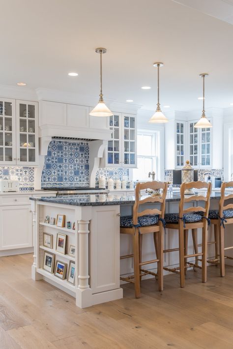 Nantucket custom home builder Marthas Vineyard Home Interior, Nantucket Homes Interiors, Nantucket House Interior, Nantucket Home Decor, Nantucket Style Kitchen, Nantucket Cottage Interiors, Nantucket Interior Design, Nantucket Interior, Nantucket Style Homes Interior