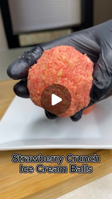 IAmKayy’s Kitchen👩🏽‍🍳 on Instagram: "Strawberry Crunch Ice Cream Balls😮‍💨  • • • • • • • #theonlyiamkayy #explore #cooking #foodie #cookingtime #cookingram #cookingathome #cook #strawberry #strawberryshortcake #dinner #dinnerideas #bake #baking #bakingcake #bakingtime #dinnertime #dessert #desserts #dessertporn #desserttable #foodreels #food #foodporn #foodstagram #foods #sweet #sweets #icecream #vanilla" Ice Cream Balls How To Make, Strawberry Crunch Ice Cream Bites, Strawberry Crunch Balls, Strawberry Crunch Ice Cream Balls, Strawberry Crunch Desserts, Ice Cream Ball Recipe, Strawberry Crunch Ice Cream, Ice Cream Balls, Ice Cream Ball