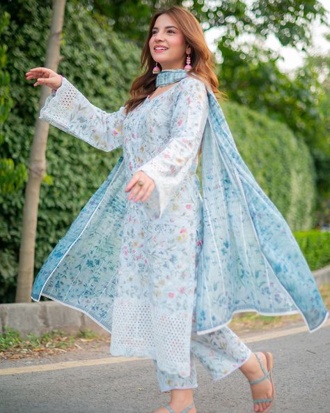 ‼️UPTO 80% OFF‼️ 💵: PKR 1,440/- Starting Price Brand: Shanaya Cotton Dress Indian, Simple Dress Casual, Asim Jofa, Trendy Shirt Designs, Desi Fashion Casual, Pakistani Fancy Dresses, Beautiful Pakistani Dresses, Traditional Indian Outfits, Simple Pakistani Dresses