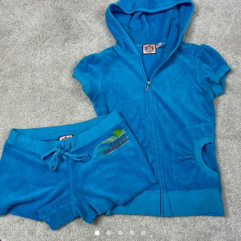 Duck Pjs, Juicy Couture 2000s, 2000s Juicy Couture, Tracksuit Shorts, 2000 Clothes, Y2k Tracksuit, Mcbling Fashion, 2000s Clothing, Juicy Couture Tracksuit