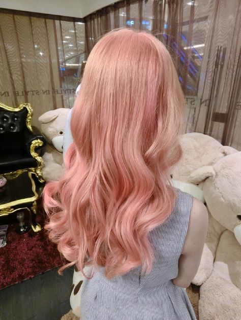 Long Pink Hair, Light Pink Hair, Dyed Hair Pastel, Korean Hair Color, Beautiful Curls, Pastel Hair, Colored Hair, Dye My Hair, Girl Short Hair