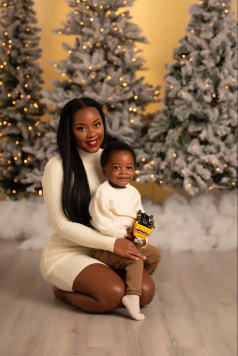 Holiday Mommy And Me Photos, Mommy And Son Holiday Pictures, Holiday Picture Ideas Family, Christmas Pictures Mom And Son Outfits, Christmas Photoshoot Ideas Mommy And Me, Christmas Photos Mom And Son, Single Mom Holiday Photos, Mom Dad Baby Christmas Pictures, Mother Daughter Holiday Photos