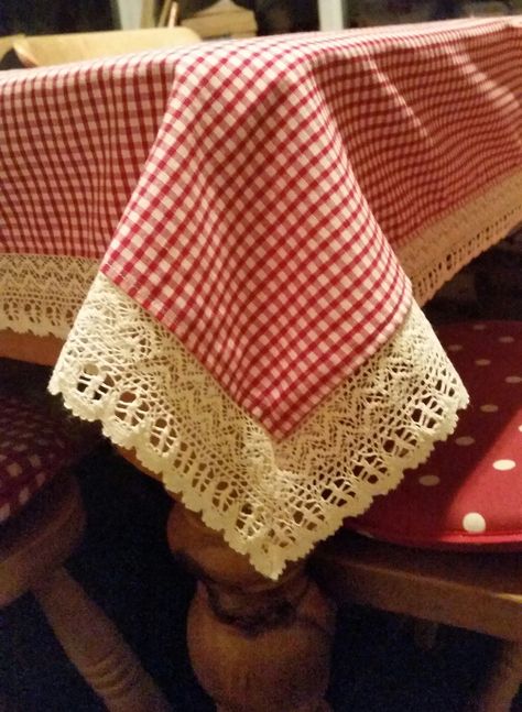 Tan Gingham Tablecloth, Red Gingham Tablecloth, Crochrt Tablecloth, Diy Tablecloth, Dining Table Cloth, Gingham Embroidery, Gingham Tablecloth, Diy Placemats, Table Topper Patterns