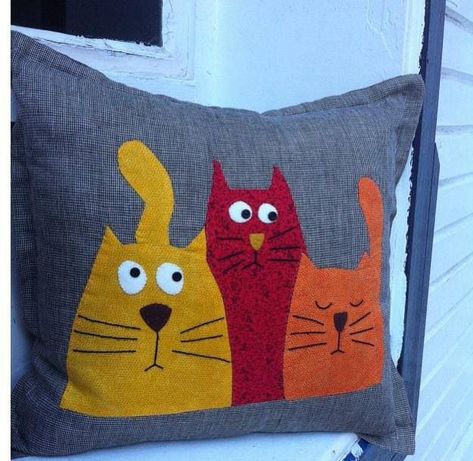 Artisanats Denim, Cat Quilt Patterns, Sewing Cushions, Cat Applique, Cat Quilt, Sewing Pillows, Denim Crafts, Cat Pillow, Wool Applique