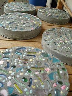 River Rock Stepping Stones, Rock Stepping Stones, Rock Steps, Stepping Stone Molds, Concrete Stepping Stones, Stepping Stones Diy, Mosaic Stepping Stones, Garden Stepping Stones, Garden Steps