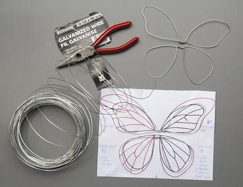 Wing tutorial - can be made child sized with fabric/scraps and fusible webbing, sewing to the frame How To Make Wire Fairy Wings, Wing Tutorial, Diy Papillon, Wings Tutorial, Diy Fairy Wings, Kat Haken, Diy Wings, Wings Drawing, Fabric Glitter