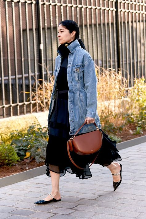 Vintage Dress Street Style, Denim Jacket French Style, French Couture Fashion Street Styles, Denim Jacket Work Outfit Classy, Size 12 Street Style, Black Dress And Jacket Outfit, Summer In City Outfit, Long Denim Jacket Outfit Women, Denim Shirt Jacket Outfit Women