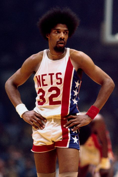 11 Afros That Make It Impossible Not To Love Black Hair ... Nets Jersey, Basketball Tricks, Julius Erving, Dr J, Nba Fashion, Basketball Leagues, Nba Legends, Sports Hero, Basketball Legends