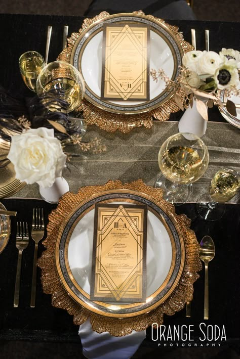 Great Gatsby Ideas Decoration, Great Gatsby Garden Wedding, Great Gatsby Style Wedding, Great Gatsby Souvenir, Elegant Great Gatsby Party, Art Deco Wedding Centerpieces Diy, 1920s Style Wedding Decor, Art Deco Dinner Table, 1920s Wedding Theme Gatsby