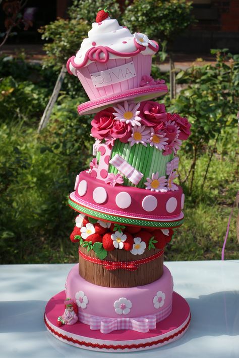 DSC01147 | Flickr - Photo Sharing! Super Torte, Rodjendanske Torte, Topsy Turvy Cake, Strawberry Shortcake Cake, Girly Birthday, Cake Wrecks, Wedding Wonderland, Tiered Cake, Birthday Stuff