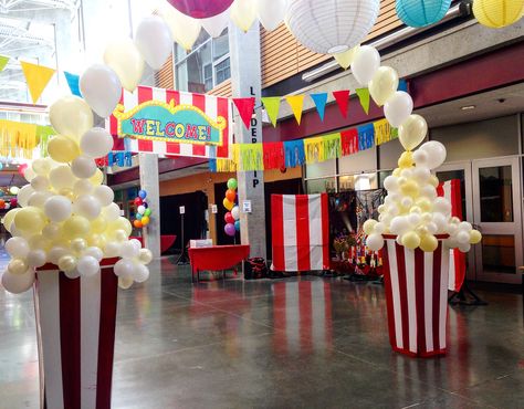 High school carnival theme Spring Carnival Decorations, Carnival Decorations Ideas Entrance, College Carnival Ideas, Carnival Themed Dance, Carnival Theme Homecoming, Carnival Homecoming Theme, School Festival Aesthetic, High School Carnival, School Carnival Themes