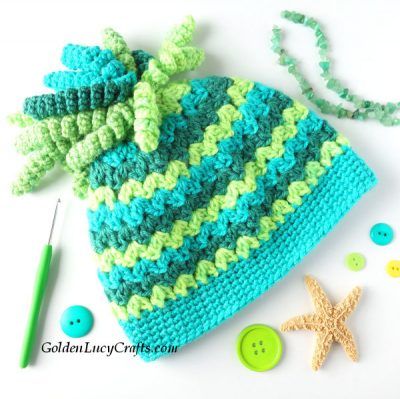 Crochet spiral top hat, messy bun hat, messy bun hat with spirals on the top, crochet hat made with Caron Cakes yarn, easy, spiral top hat, #hat, #crochethat, #messybunhat, #caroncakes, #crochetpattern Top Messy Bun, Messy Bun Hat Pattern, Hat Free Crochet Pattern, Messy Bun Hat Crochet, Crochet Messy Bun, Caron Cakes, Messy Bun Hat, Bun Hat, Crochet Beanie Pattern