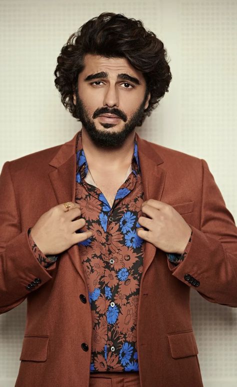 Arjun Kapoor Hairstyle, Arjun Kapoor, Car Keys, Photo Poses, Hairstyles, Long Hair Styles, Actors, Hair Styles, Hair