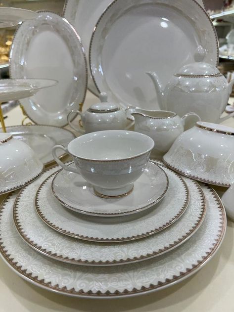 Tea Table Settings, Quirky Kitchen Decor, Fine China Dinnerware, Bridal Gift Wrapping Ideas, Modern Dinnerware, Tea Table, Cute Crafts, Elegant Table, Kitchen Items