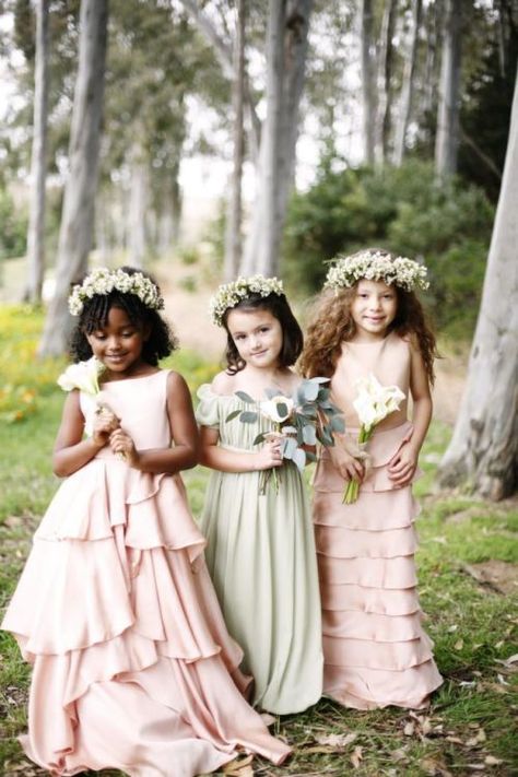 Country Flower Girls, Flower Girl Inspiration, Flower Girl Dresses Country, Flower Girl Gown, Wedding Flower Girl Dresses, Wedding Flower Girl, Beauty Dress, Bridesmaid Flowers