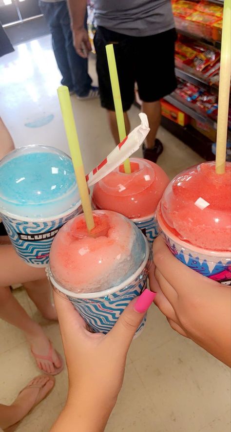 Slurpees Aesthetic, Slurpee Aesthetic, Slushies Aesthetic, Trio Sleepover, Summer Slushies, Icee Slushie, 7 Eleven Slurpee, Movie Theater Snacks, Slushy Drinks