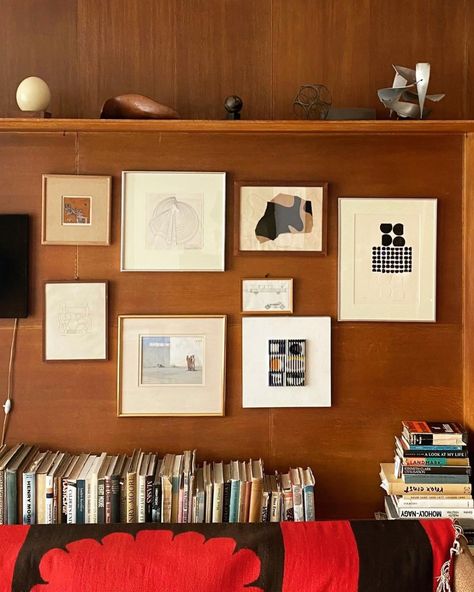 domicile file (@domicile.file) • Instagram photos and videos Mid Century Modern Artwork, Art Placement, London Home, Decor On A Budget, Apartment Inspiration, Mid Century House, Photo Design, Interior Inspo, Simple Living