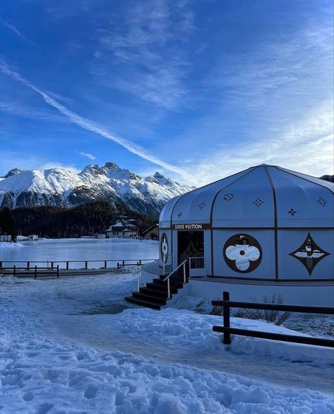 Essentials For Men, Skiing Aesthetic, Ski Aesthetic, Luxury Essentials, Winter Bucket List, Ski Girl, St Moritz, Winter Vacation, Winter Wonder