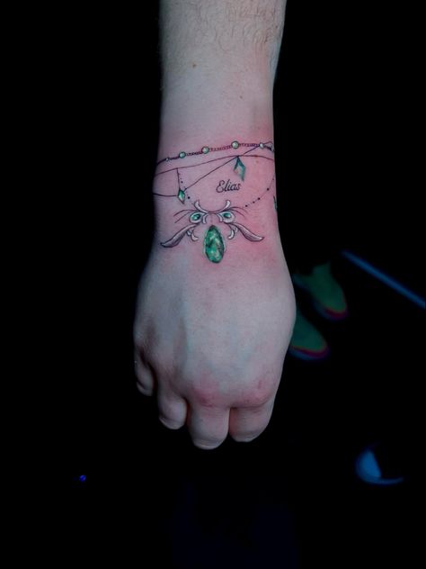 Green diamond tattoo Line Bracelet Tattoo, Fine Line Bracelet, Emerald Tattoo, Tattoos 2022, Diamond Tattoo, Necklace Tattoo, Bracelet Tattoo, Girl Back Tattoos, Diamond Tattoos