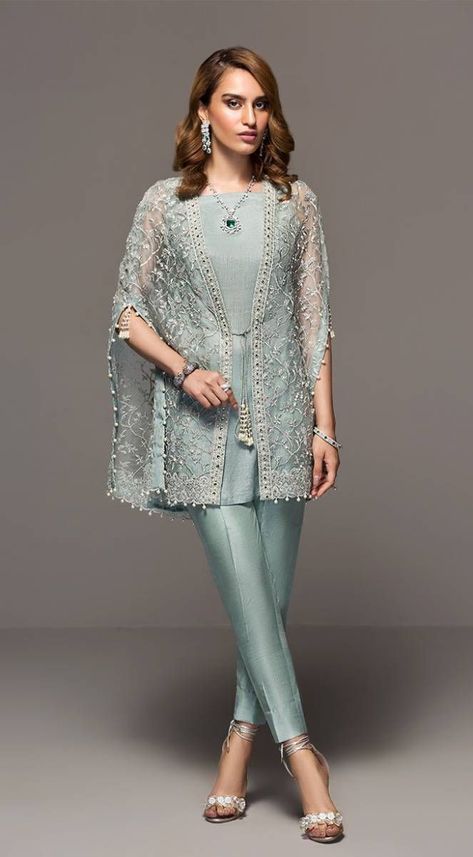 Baju Kahwin, Latest Dress Design, Pakistani Fancy Dresses, Pakistani Fashion Party Wear, Salwar Kamiz, Mode Abaya, Suits Design, Simple Pakistani Dresses, Designer Dresses Casual