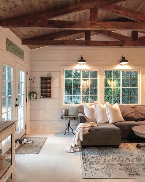 Shiplap walls, wood-clad ceilings, and an abundance of natural light ... @the_rusticpallet’s living room is cozy perfection!… Country Style Bedroom, Rustic Farmhouse Living Room, Lots Of Windows, Design Salon, Modern Farmhouse Living Room, Farmhouse Living Room, Trendy Living Rooms, Room Additions, Farmhouse Decor Living Room