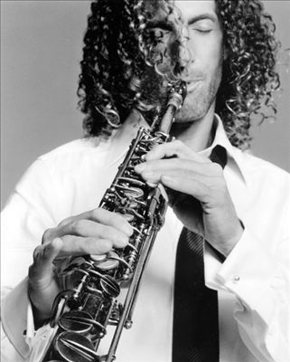 In 1997, Kenny G earned a place in the Guinness Book of World Records for playing the longest note ever recorded on a saxophone. Using circular breathing, Kenny G held an E-flat for 45 minutes and 47 seconds at J Music World in New York City. Circular Breathing, Aryton Senna, Kenny G, Guinness Book Of World Records, Guinness Book, Country Pop, Love You Images, Smooth Jazz, Best Portraits