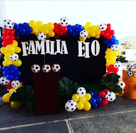 Fútbol. Reunion Familiar, Happy Day, Halloween Wreath, Halloween, Home Decor, Home Décor