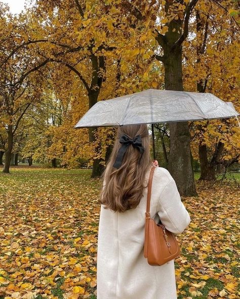 Umbrella Photo, Autumn Instagram, Alone Photography, Best Photo Poses, Fall Photoshoot, Fall Is Here, Best Seasons, Autumn Vibes, Fall Hair Color