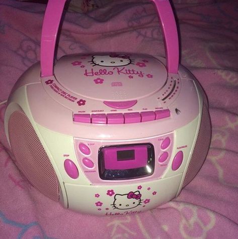 Charmmy Kitty, 일본 패션, Catty Noir, Hello Kitty Aesthetic, Hello Kit, 2000s Aesthetic, Cassette Player, Hello Kitty Items, Trailer Park