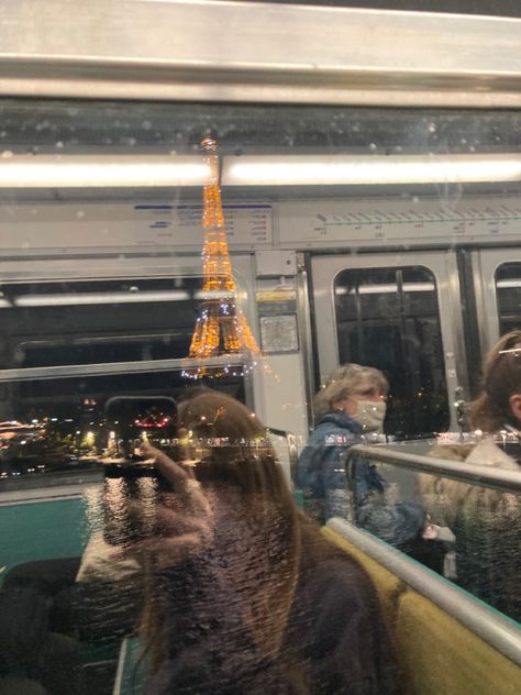 Paris Reality, Living Abroad Aesthetic, Moodboard Paris, Girl In Paris, Metro Paris, Paris Dream, Paris Vibes, Paris Vacation, Paris Trip