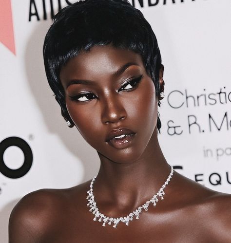 Anok Yai Icon, Anok Yai Aesthetic, Black Supermodels, Anok Yai, Dark Skin Models, Cool Makeup Looks, Face Aesthetic, Dark Skin Beauty, Black Person