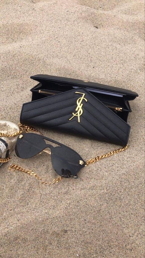 Ysl Handbags Black, Ysl Woc Outfit, Ysl Woc Black, Ysl Wallet On Chain Outfit, Wallet On Chain Outfit, Ysl Chain Wallet, Black Ysl Bag, Ysl Bag Outfit, Ysl Woc