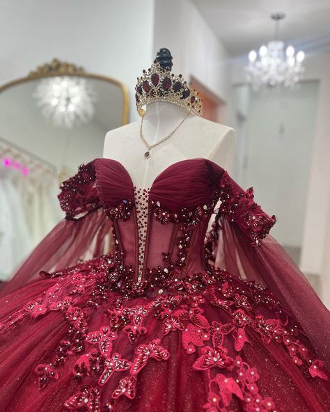 Red Quinceanera Dresses Long Sleeve, Red Quince Dress With Sleeves, Quinceñera Dresses Red, Moda 2000 Quinceanera Dresses Red, Wine Red Quince Dress, Quinceanera Dresses Dark Red, Black And Red Quince Dress, Dark Red Quince, Red Xv Dresses