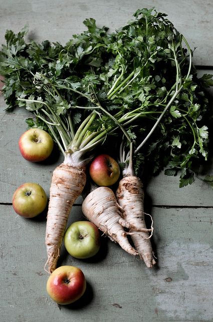 1 cup peeled and chopped parsley root 1 cup cored and quartered lady apples 2 shallots, diced 5 cloves of garlic, minced 1 tsp chili flakes 3-4 sprigs of thyme pinch of Maldon sea salt pinch of pepper 2 cups water or homemade vegetable stock Olive oil as needed Tasty Shots, Root Recipes, Parsley Root, Root Soup, Vegan Market, Fork Spoon Knife, Apple Soup, Winter Soup, Spoon Knife