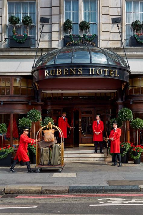 Rubens Hotel London, London Hotels Luxury Room, Luxury London Aesthetic, Hotel Management Career Aesthetic, Luxury Hotel Decor, Small Hotel Exterior, Hotel Receptionist Aesthetic, London Hotel Aesthetic, Hotel Management Aesthetic