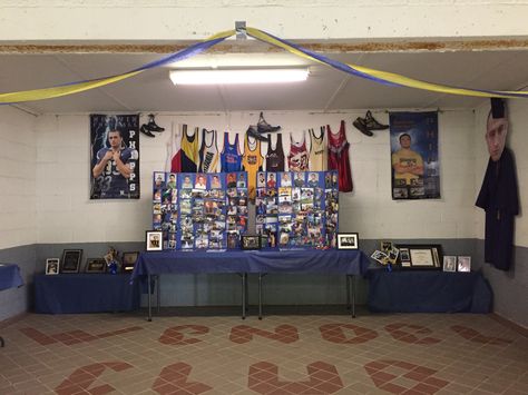 Wrestling Graduation Party Ideas, Twins Graduation, Senior Table, Graduation Display, Wrestling Mat, Graduation Party Backdrops, Decor Ideas For Living Room, Graduation Tables, Memory Table