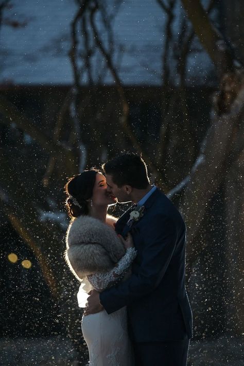 Snow Wedding Photography, Snow Wedding Pictures, Snow Wedding Photos, Wedding Group Photos, Night Wedding Photos, Snowy Wedding, Winter Wedding Photos, Snow Wedding, Wedding Portrait Poses