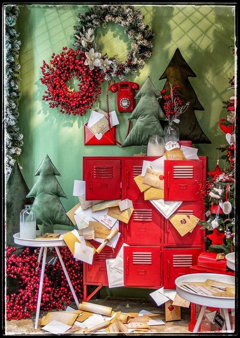 Christmas Studio Decor Ideas, Christmas Grotto Ideas, Urban Rugs, Tableware Ideas, Rustic Tableware, Christmas Family Photoshoot, Decor Christmas Home, Decoration Vitrine, Christmas Shoot