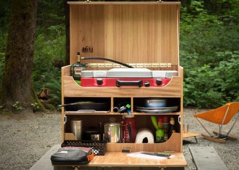 How to Build Your Own Camp Kitchen Chuck Box - REI Blog (I hadn't thought about the cutout boards for accessing Stove knobs & handle) >j< Camp Kitchen Organization, Chuck Box Plans, Camp Kitchen Chuck Box, Camping Chuck Box, Camp Kitchen Box, Outdoor Camping Kitchen, Camping Snacks, Chuck Box, Kitchen Box